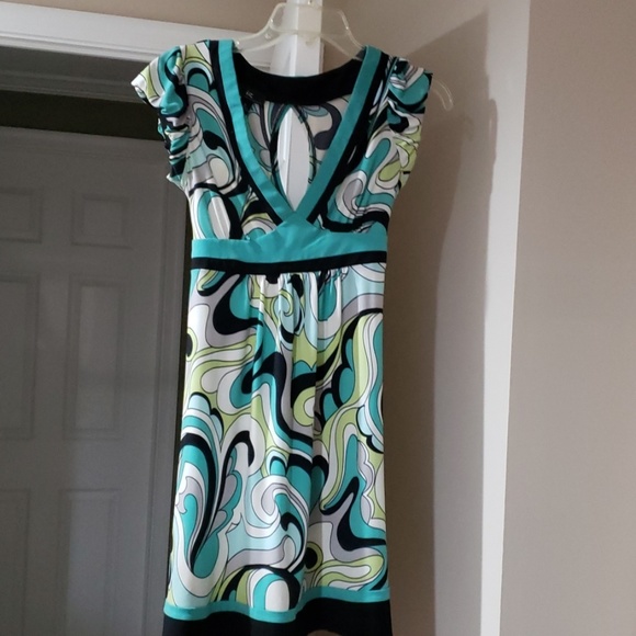 Dress - Picture 1 of 4